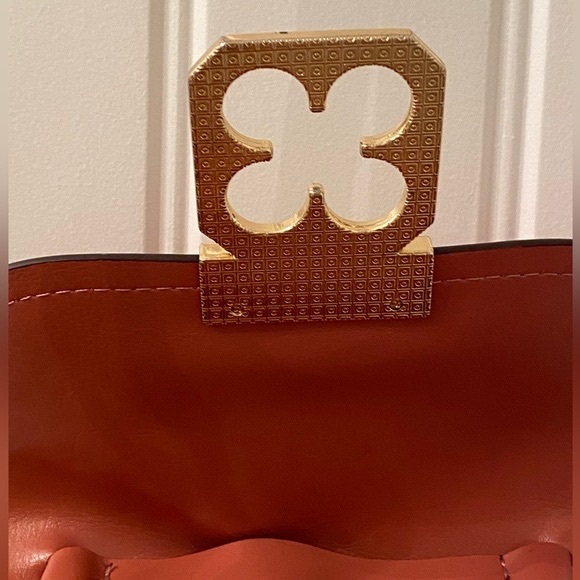 EASTSIDE VEGAN LEATHER CROSSBODY BAG IN ROSE COLOUR WITH HANDLE AND STRAP - Picture 15 of 16